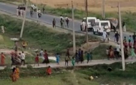 लाल पानी के चक्कर में भागती नीतीश की पुलिस पीछे पीछे ग्रामीण फिर तो दे दना दन