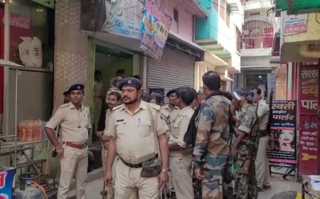 रेस्टोरेंट में हुई छापेमारी तो खुले कई राज . लोगों ने कहा पिक्चर अभी बाकी है