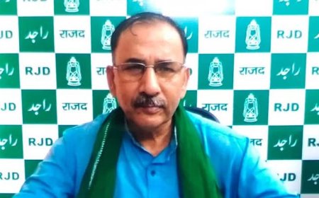 रोजगार मेला के नाम पर राजनीति चुनावी मंच के रूप में  सरकारी आयोजन का इस्तेमाल