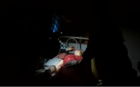 ये बिहार का सरकारी अस्पताल है भाई जहां अंधेरे में भी होता है मरीजों का इलाज