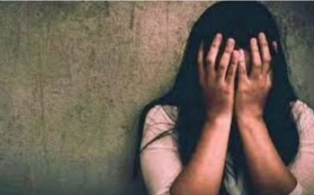 डर्टी टीचर की काली करतूत आई सामने, लोगों ने टीचर को सिखाया सबक