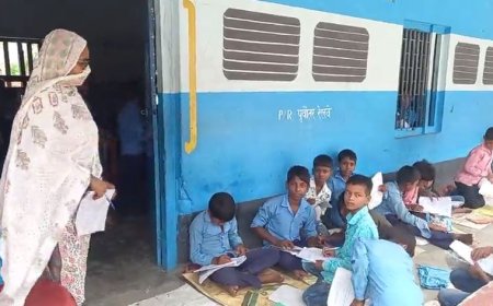 बेतिया में छात्र को पीट कर तोड़ दिया हाथ अब शिक्षा विभाग के DPO पर होगी कार्रवाई