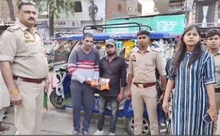 इटावा में नकली टाटा नमक की अवैध  फैक्ट्री की सूचना पर 3 गोदामों पर की गई छापे मारी