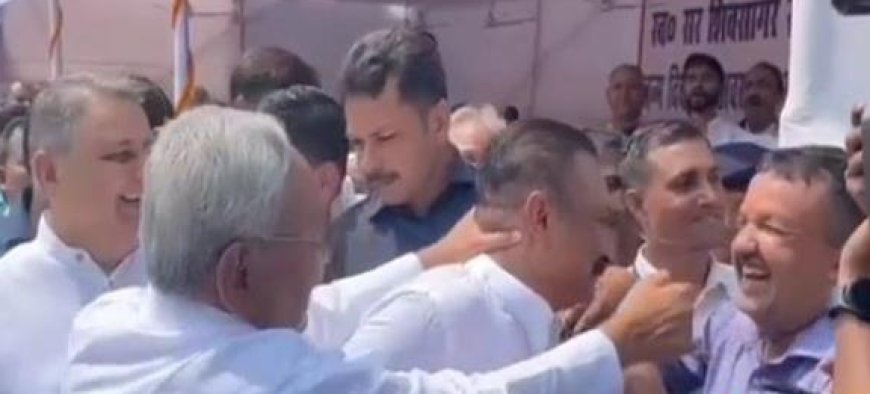 CM नितीश ने आज जब भरी महफिल में मंत्री की गर्दन पकड़ ली और फिर...