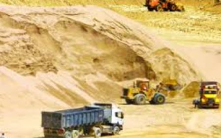 पटना के सटे बिहटा में 150 से ज्यादा राउंड फायरिंग, 7 पोकलेन मशीनों को किया खाक, इलाके में दहशत