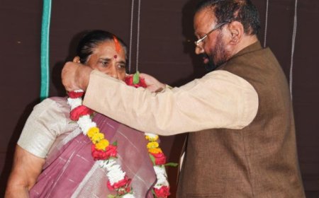 दिवाली पर स्वामी प्रसाद मौर्य का विवादित ट्वीट, चार हाथ वाली लक्ष्मी कैसे पैदा हो सकती है?