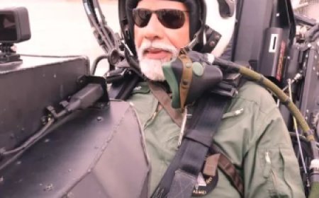लड़ाकू विमान तेजस में प्रधानमंत्री नरेंद्र मोदी ने भरी उड़ान, बोले- हम विश्व में किसी से कम नहीं हैं