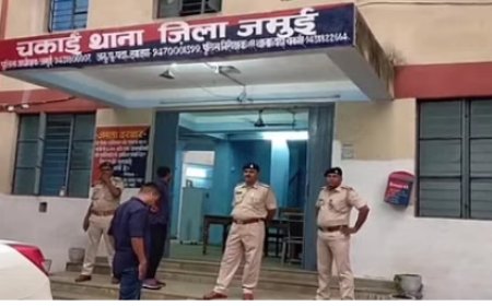 जमुई में पेड़ से लटका हुआ मिला शव, इलाके में सनसनी