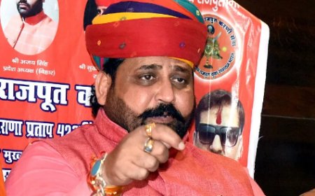 जयपुर में करणी सेना के अध्यक्ष सुखदेव सिंह गोगामेड़ी की दिनदहाड़े गोली मारकर हत्या, लॉरेंस विश्नोई गैंग का हाथ होने की आशंका