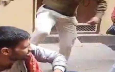 बक्सर में महिला सिपाही की दबंगई, ट्रक ड्राइवर को बूट और हंटर से पीटा