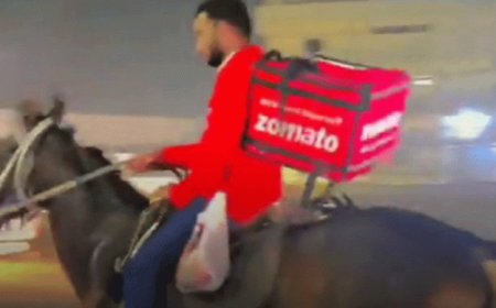 Zomato Delivery Boy : घोड़े से डिलीवरी करने निकला Zomato का Delivery Boy, वीडियो हुआ वायरल