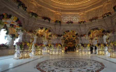 अयोध्या - राम मंदिर में प्राण प्रतिष्ठा का तैयारी पूरी, खूबसूरत फूलों से सजाया गया मंदिर