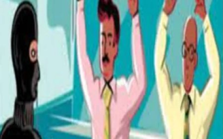 मुजफ्फरपुर में PNB बैंक में लूट, लुटेरों ने जमकर मचाया उत्पात