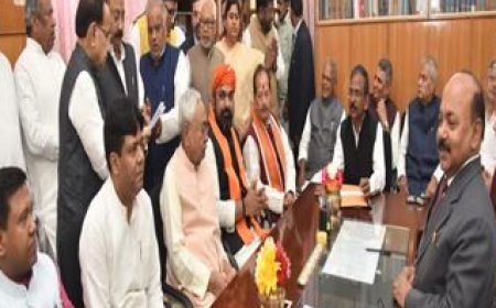 MLC चुनाव : जदयू के तरफ से उम्मीदवार के तौर पर सीएम नीतीश कुमार ने किया नामांकन, बिहार के कई मंत्री रहे मौजूद