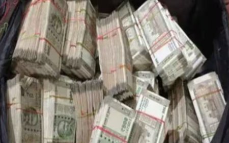 लोकसभा चुनाव : ECI का बड़ा एक्शन- गया से बंगाल जा रही बस से 1.09 करोड़ रुपए जब्त, तीन लोग गिरफ्तार 