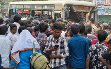 ईद की खरीदारी करने गए बच्चे को बस ने रौंदा, चालक की जमकर पिटाई 