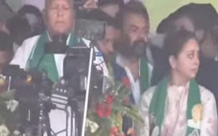 रोहिणी आचार्य ने सारण में किया नामांकन, लालू यादव अपने पुराने अंदाज में सारण की जनता से मांगी वोट