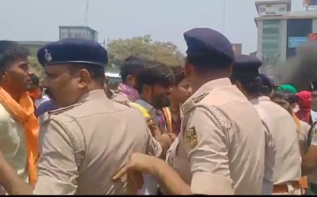 हर्ष राज हत्याकांड : कारगिल चौक पर आज गुस्साये छात्रों ने किया भारी बवाल, पुलिस ने की लाठीचार्ज 