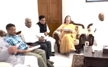 मल्लिकार्जुन खरगे के आवास पर चल रही I.N.D.I.A गठबंधन की बैठक, कई दिग्गज नेता मौजूद