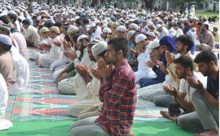 आज देशभर में मनाई जा रही बकरीद, नमाज के लिए मस्जिदों में उमड़ी भीड़ 