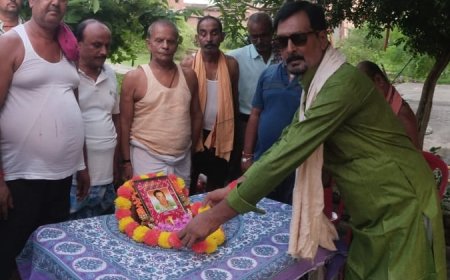 पूर्व प्रधानमंत्री राजीव गांधी की 80वीं जयंती पर रामनिवास राय, प्रखंड अध्यक्ष कांग्रेस ने दी श्रद्धांजलि