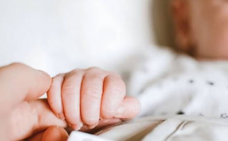 7 महीने का बच्चा हुआ प्रेग्नेंट! जानिए क्या सच क्या झूठ?