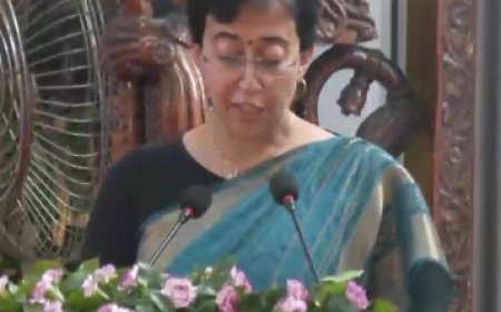 दिल्ली की 17वीं मुख्यमंत्री के तौर पर आतिशी ने ली शपथ,  5 अन्य विधायकों को भी दिलाई गई शपथ