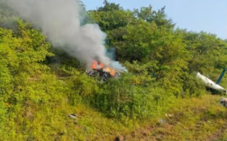 महाराष्ट्र के पुणे में गिरा हेलीकॉप्टर, तीन लोगों की हुई मौत 