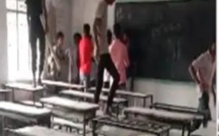 मुजफ्फरपुर का सरकरी स्कूल बन गया मैदान-ए-जंग, वीडियो हुआ वायरल 