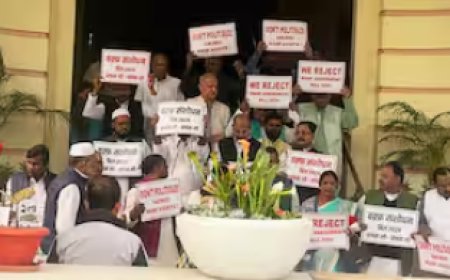 बिहार विधानसभा में वक्फ संशोधन विधेयक को लेकर विपक्ष का जोरदार हंगामा,सदन की कार्यवाही स्थगित