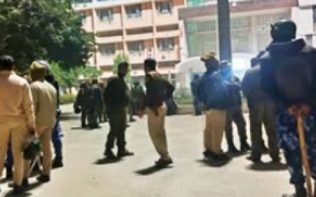 रैगिंग को लेकर छात्रों के दो गुटों के बीच हिंसक झड़प, पुलिस पर भी हुआ हमला