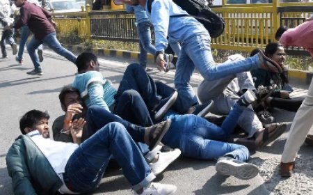 छात्र नेता दिलीप कुमार समेत 250 अज्ञात पर मुकदमा दर्ज, खान कोचिंग के ट्विटर हैंडल का नाम भी लिस्ट में 