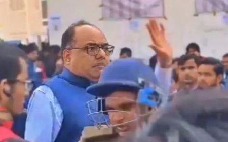 70वीं बीपीएससी प्रीलिम्स परीक्षा को लेकर हुआ विवाद, हंगामा कर रहे छात्र को डीएम ने जड़ा थप्पड़