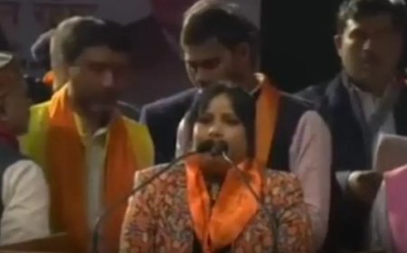 BJP के कार्यक्रम में हंगामा, ‘ईश्वर-अल्लाह तेरो नाम’ गाने पर भोजपुरी सिंगर देवी को मांगनी पड़ी माफी