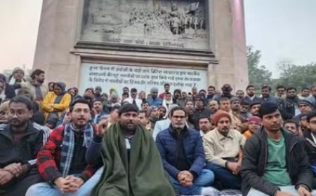 BPSC की 70वीं पीटी परीक्षा रद्द करने की मांग पर अनशन पर बैठे प्रशांत किशोर, कहा-जब तक न्याय नहीं मिलेगा तब तक यही बैठेंगे