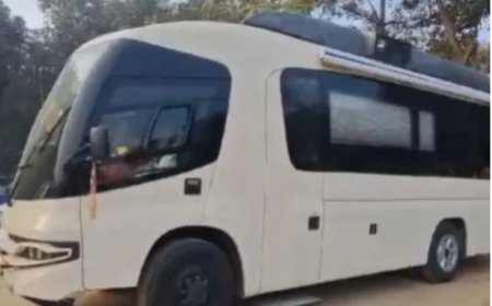 प्रशांत किशोर को हिरासत में लेने के बाद उनके वैनिटी वैन को भी किया गया जप्त, जानिए वैनिटी वैन का मालिक कौन?