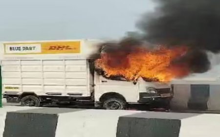 पटना के मरीन ड्राइव पर चलती गाड़ी में लगी आग, ड्राइवर और खलासी ने कूदकर बचाई जान