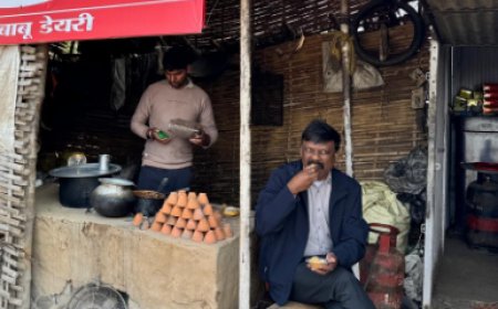 पटना के नौबतपुर में अलग अंदाज में दिखे ACS डॉ. एस सिद्धार्थ, कुल्हड़ में पिया चाय, खाया तिलकुट, वीडियो वायरल