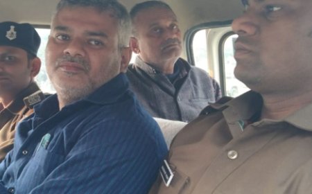 बेतिया के भ्रष्ट MVI की खुली पोल!, भाड़े का आदमी रखकर करवाते हैं अपना काम!, अब बेतिया DTO ने दर्ज कराया मामला, क्या विभाग करेगी कार्रवाई?