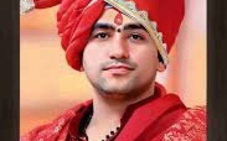 बिहार के रंग में रंगे बागेश्वरधाम के पीठाधीश्वर पंडित धीरेंद्र शास्त्री, कहा- का हाल बा....सब ठीक बा ना ...  हम भी खूब ठीक बा