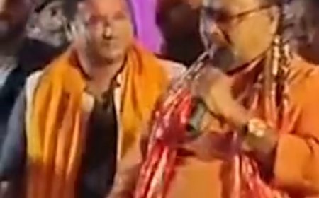 JDU MLA गोपाल मंडल पर चढ़ा होली का रंग, लांघी सारी सीमाएं, सार्वजनिक मंच से बोले -हम सबको चुम्मा लेते हैं.. आज इसको कल ..