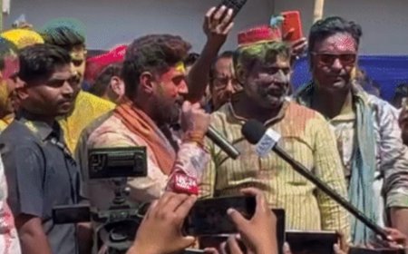 पार्टी अपने पुराने फॉर्म में ..., चिराग पासवान ने अपने समर्थकों के साथ जमकर खेली होली,कहा-असली होली नवंबर में ... जब फिर NDA सरकार आएगी..
