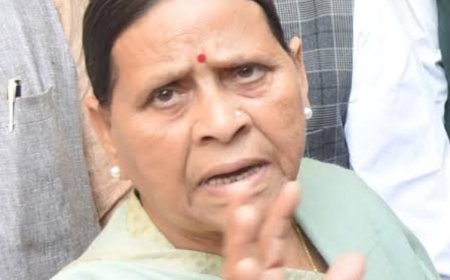 पटना के ईडी कार्यालय पहुंचीं बिहार की पूर्व मुख्यमंत्री राबड़ी देवी,आरजेडी सांसद मीसा भारती भी मौजूद