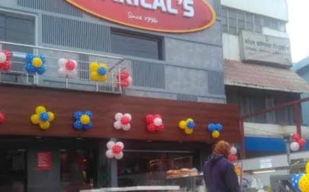 राजधानी पटना के मशहूर हरिलाल स्वीट्स के मालिक को पुलिस ने किया गिरफ्तार, घर से मिली शराब, टैक्स चोरी का आरोप