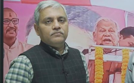 फर्स्ट बिहार झारखंड के फर्जी पत्रकार के सिर पर आखिर किसका है हाथ, चुप्पी क्यों साधे बैठी है सरकार?