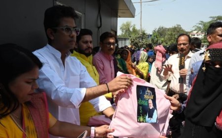 बिहार में आज से सौगात-ए-मोदी कार्यक्रम शुरू,पटना के हाई कोर्ट मजार पर भाजपा नेता दानिश इकबाल के नेतृत्व में बांटे गए किट
