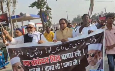 वक्फ बिल के खिलाफ राजद विधायक इजहार असफी के आह्वान पर सड़कों पर उतरे सैकड़ों लोग, किया विरोध प्रदर्शन