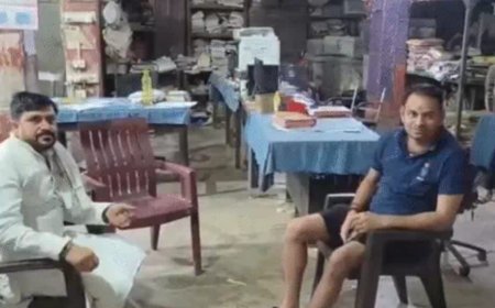 देर रात हाफ पैंट में थाने पहुंचे पूर्व मंत्री तेजप्रताप यादव, चौंक गए पुलिसकर्मी,कदमकुआं में लोगों को देखकर रोका था काफिला