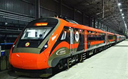 वंदे भारत एक्स्प्रेस पर असामाजिक तत्वों ने किया हमला,भागलपुर रूट पर पथराव से शीशे क्षतिग्रस्त