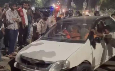 पटना में डिवाइडर से टकराई तेज रफ्तार कार, नशे में धुत आरोपी की लोगों ने की पिटाई, बार-बार बदल रहा नाम